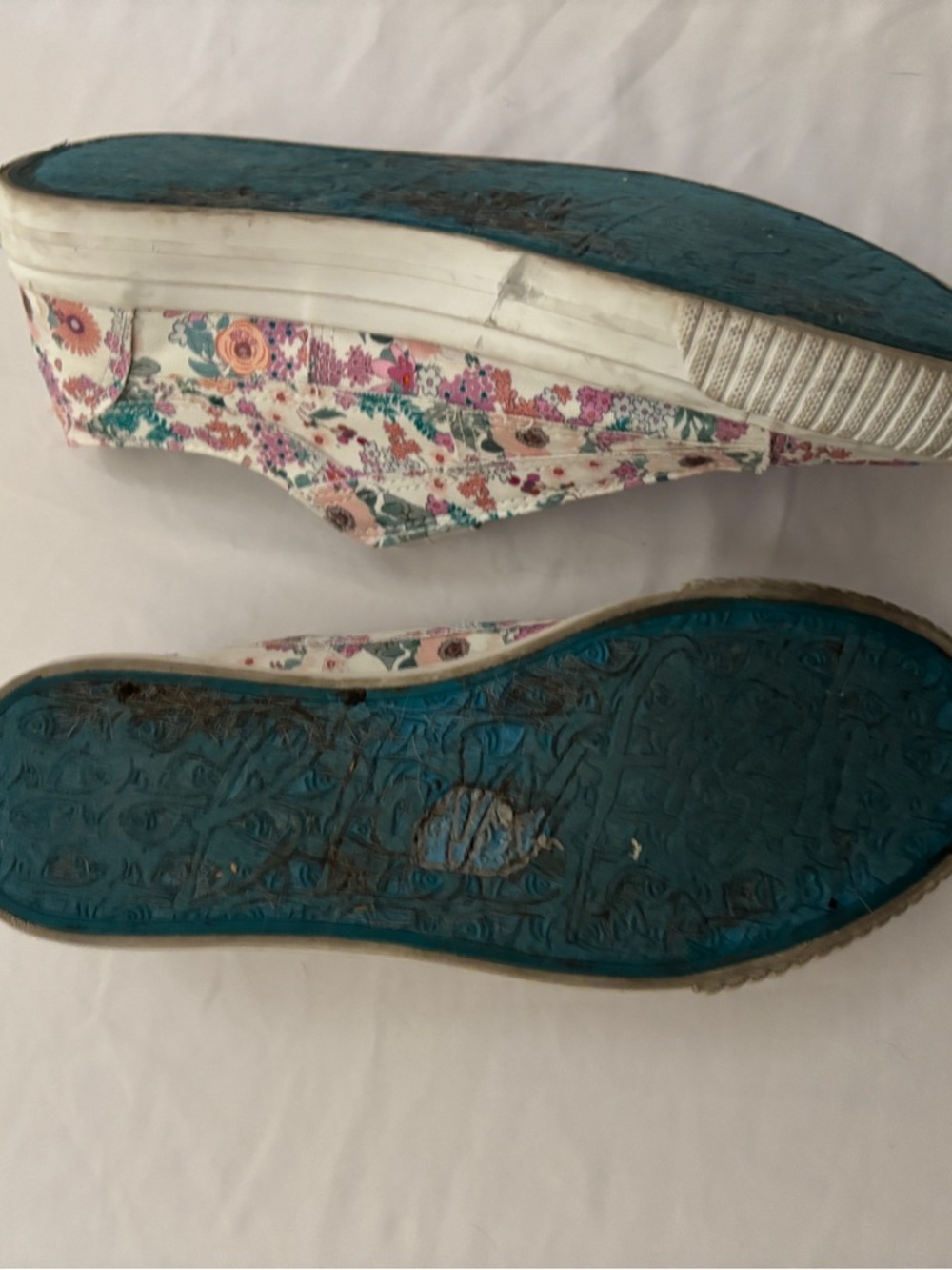 Blowfish Floral Slip-On Sneakers in Cream with Pink & Green Women’s Size 9 - Picture 7 of 10